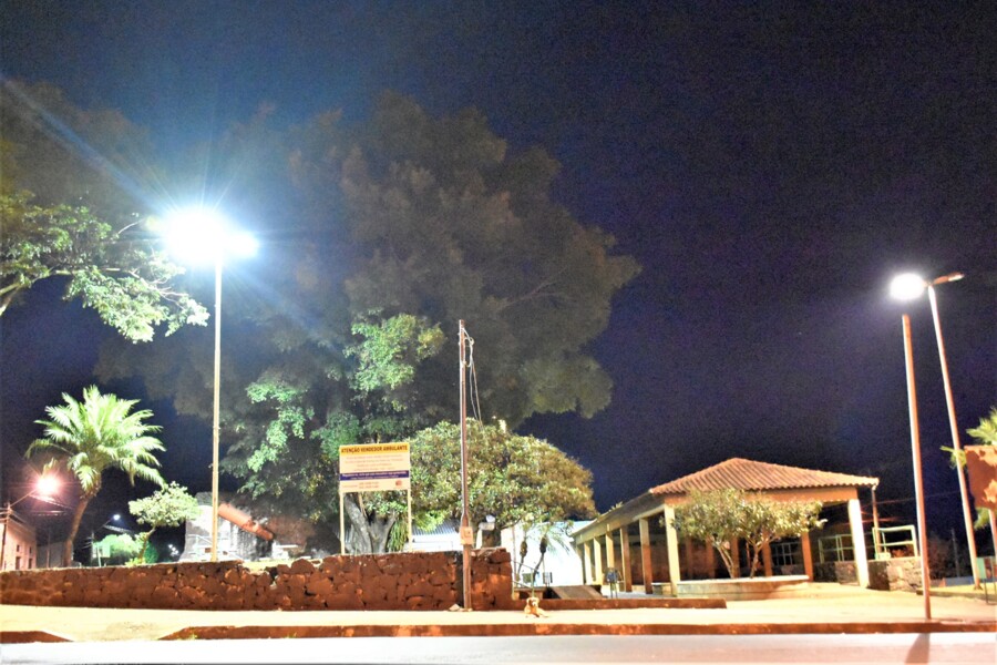 prefeitura-moderniza-iluminacao-da-praca-da-cenoura