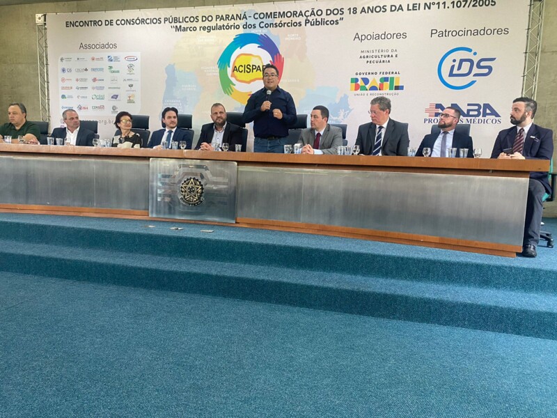 aquiles-takeda-participa-de-evento-em-curitiba-para-celebrar-marco-regulatorio-dos-consorcios-publicos