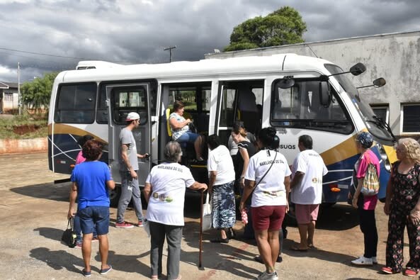 novo-micro-onibus-municipal-ja-esta-sendo-utilizado-pelos-idosos-do-grupo-de-convivencia