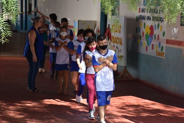 alunos-da-rede-municipal-de-educacao-receberam-treinamento-de-evacuacao-de-incendio-nas-escolas