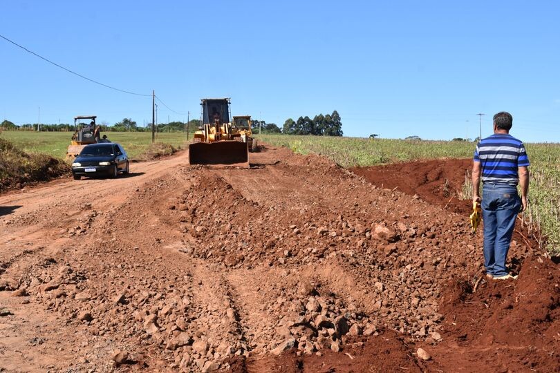 secretaria-de-obras-realiza-pavimentacao-com-pedras-irregulares-em-sao-jose