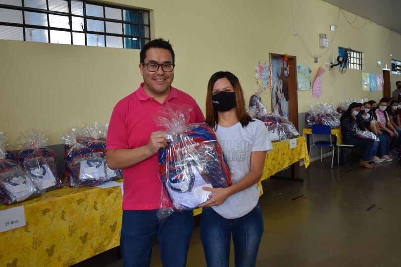 prefeitura-distribuira-kits-de-uniforme-em-toda-a-rede-municipal-de-educacao