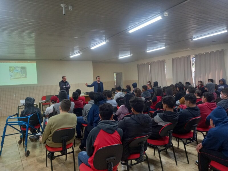 alunos-do-colegio-padre-angelo-casagrande-recebe-palestra-sobre-preservacao-do-patrimonio-publico