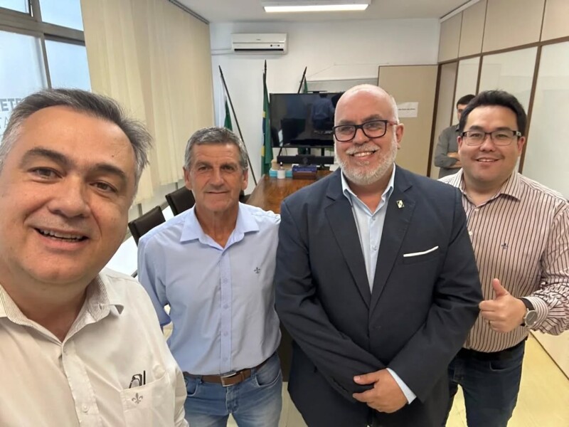 o-prefeito-de-marilandia-do-sul-aquiles-takeda-e-o-vice-prefeito