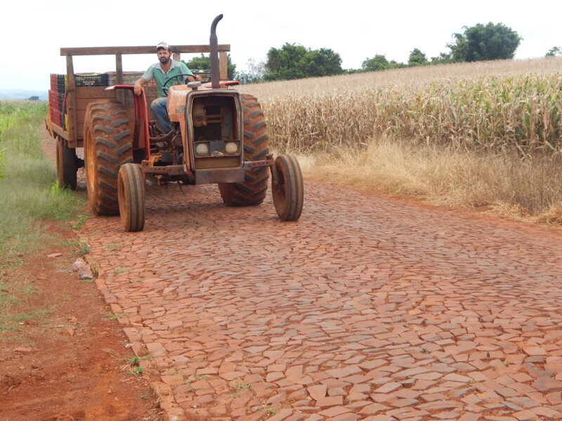 prefeitura-investe-nos-acessos-ao-distrito-de-nova-amoreira