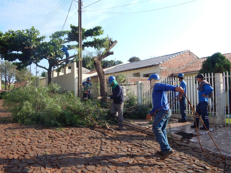 prefeitura-inicia-execucao-de-asfalto-e-padronizacao-de-calcadas-na-morada-do-sol