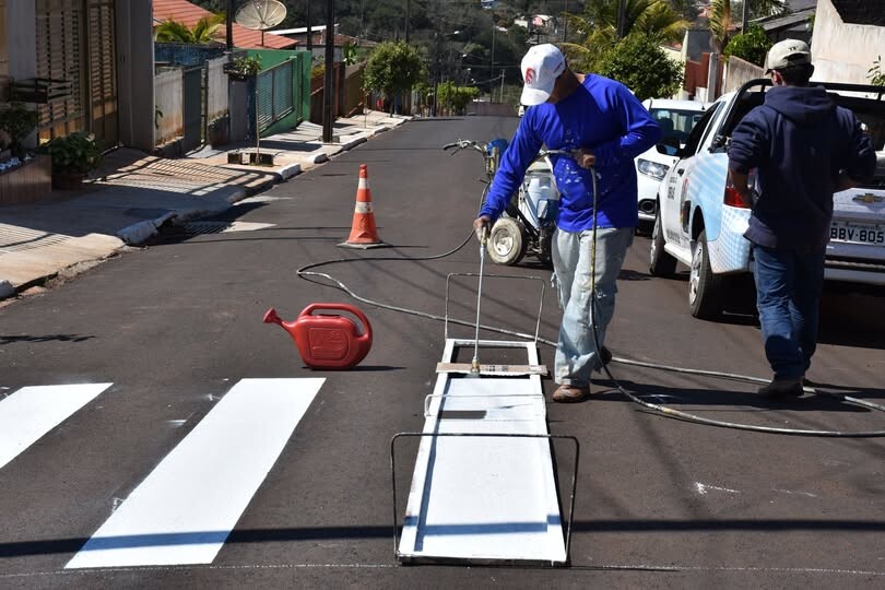 secretaria-de-obras-realiza-a-sinalizacao-das-ruas-da-morada-do-sol