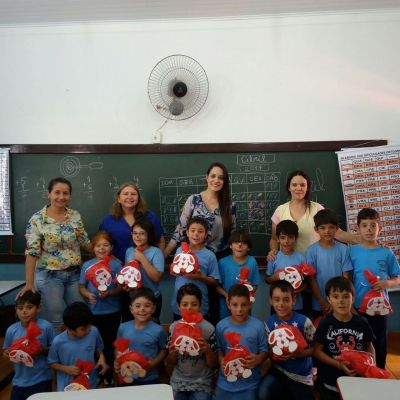 Prefeitura entrega ovos de Páscoa nas escolas municipais e entidades de Marilândia do Sul.