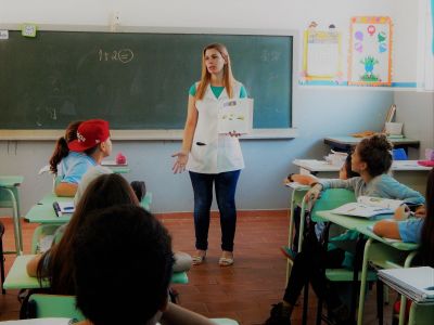 Secretaria de Educação vai contratar professores-auxiliares para escolas municipais