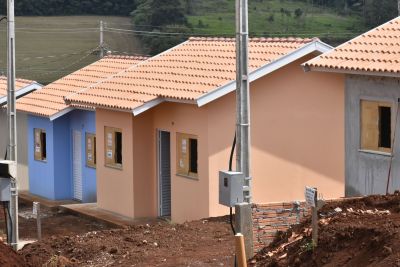 Construção das casas do Programa Família Paranaense chega à reta final