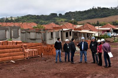 Construção das casas do Programa Família Paranaense chega a 30%   