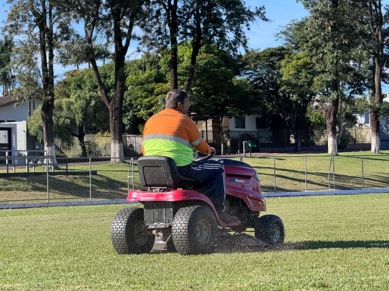 prefeitura-de-marilandia-do-sul-intensifica-cuidados-com-gramados-para-o-campeonato-municipal-de-futebol-2025
