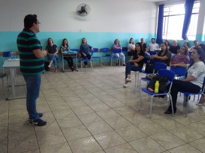 Prefeito Aquiles participa de encontro com professores da rede estadual