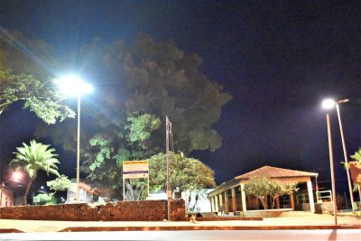Prefeitura moderniza iluminação da Praça da Cenoura